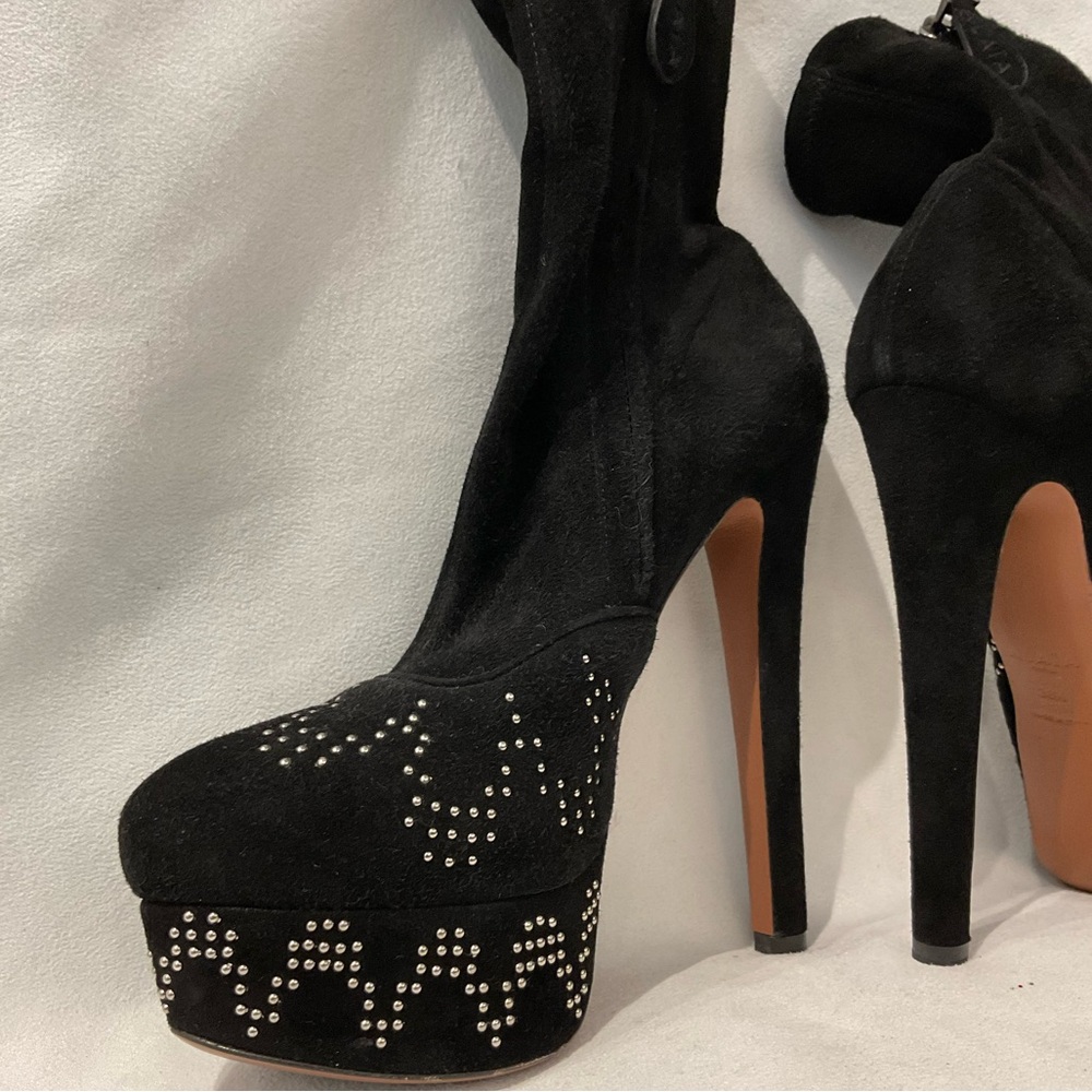 Alaïa Black Suede Studded Platform Ankle Boots - Picture 10 of 10